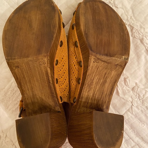 Eric Michael Julia Mustard Yellow Suede Platform Clogs - Picture 7 of 7